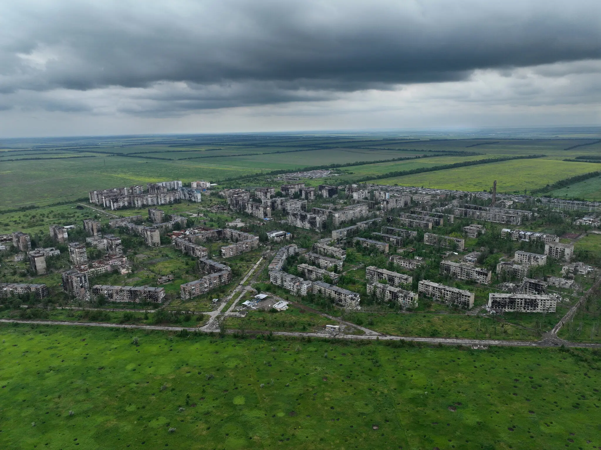 У зруйнованому українському містечку Вугледар багаторічна битва наближається до раптового завершення